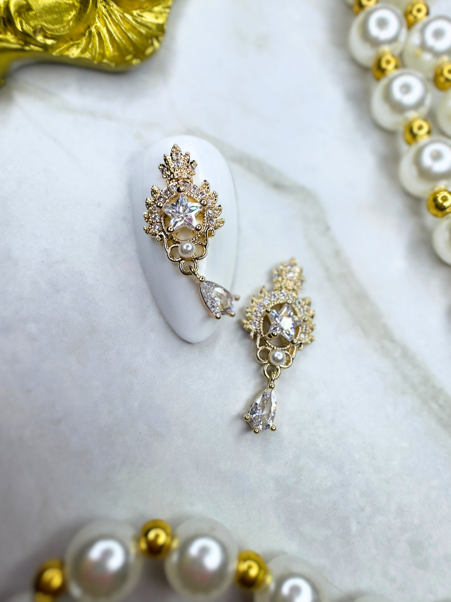 Regal Star Dangle / Zircon / Gold