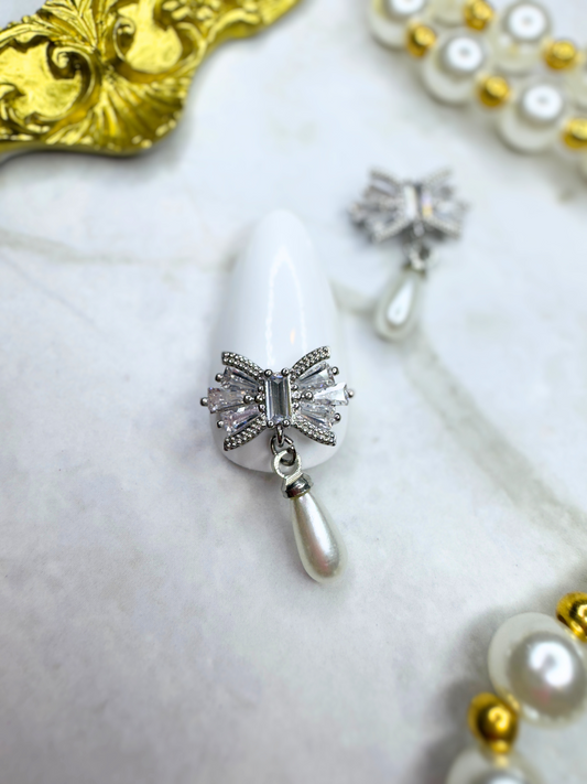 Crystal Bow Dangle / Zircon / Silver